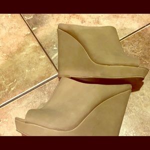 Chinese Laundry Wedge Size 9 Women’s shoes